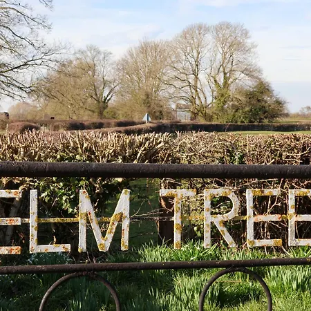 펜션 Elm Tree 서스크